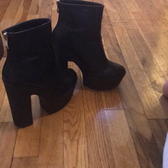 Ankle Boots - Picture 1 of 2